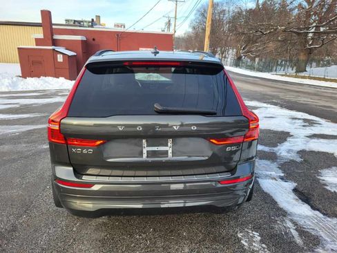 Used 2022 Volvo XC60 B5 Momentum image 7
