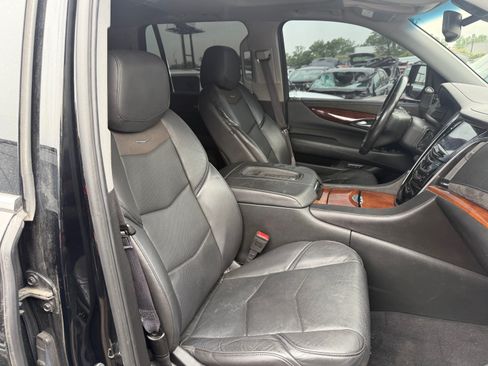 Used 2016 Cadillac Escalade Premium Luxury image 10