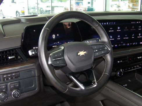 Used 2025 Chevrolet Tahoe 4WD Premier image 17