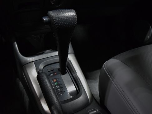 Used 2004 Toyota RAV4 image 25