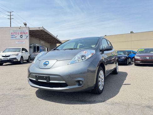 Used 2017 Nissan Leaf S image 2
