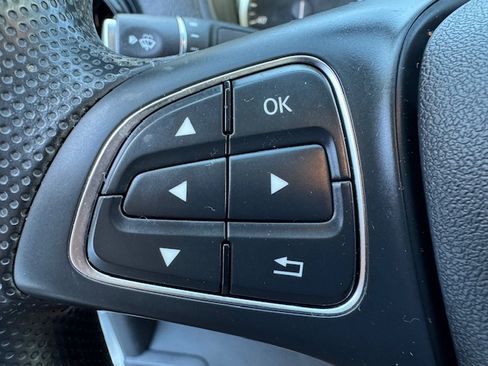 Used 2023 Mercedes-Benz Metris image 10