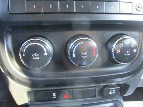 Used 2013 Jeep Patriot Sport image 35