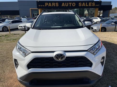 Used 2020 Toyota RAV4 XLE Premium image 11