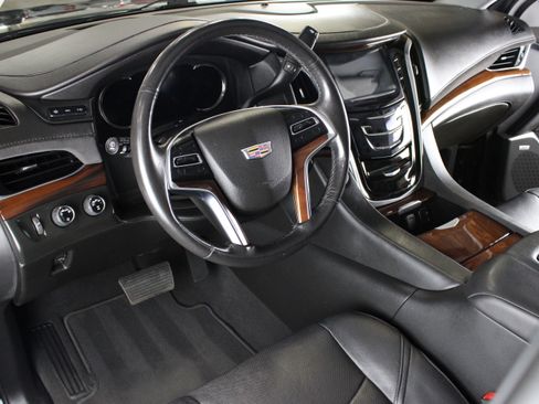Used 2019 Cadillac Escalade Premium Luxury image 7