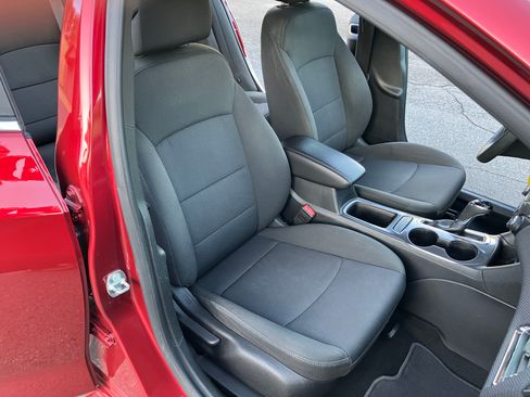Used 2018 Chevrolet Cruze LT image 11