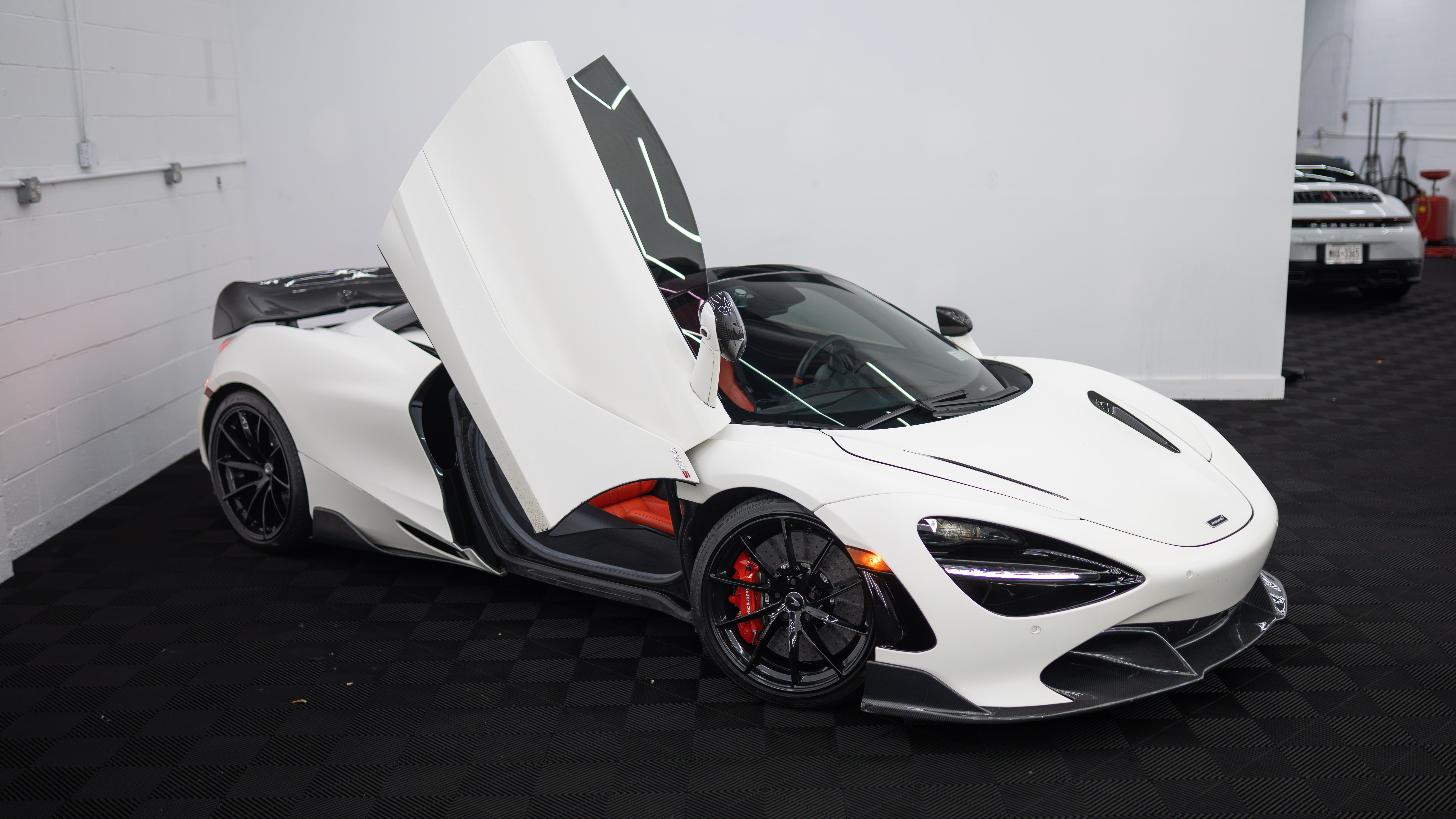 Used 2020 McLaren 720S Spider RWD image 5