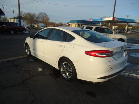 Used 2018 Ford Fusion SE image 10
