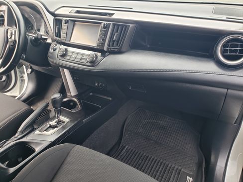 Used 2018 Toyota RAV4 FWD XLE image 19