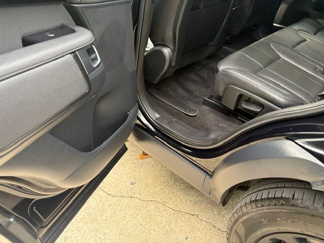 Used 2019 Land Rover Discovery SE AWD/4WD image 12