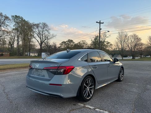 Used 2024 Honda Civic Touring image 5