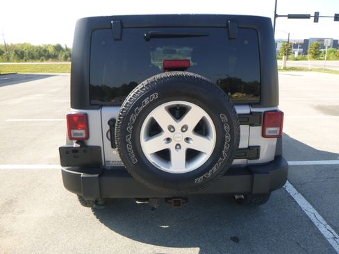 Used 2015 Jeep Wrangler 4WD Unlimited Sport image 7