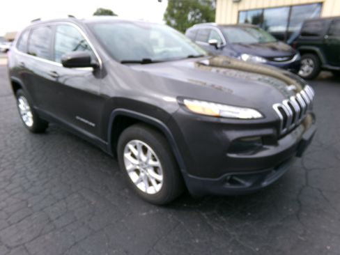 Used 2016 Jeep Cherokee 4WD Latitude image 7
