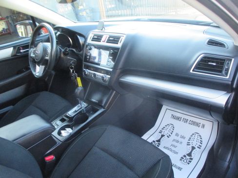 Used 2017 Subaru Outback 2.5i Premium image 3