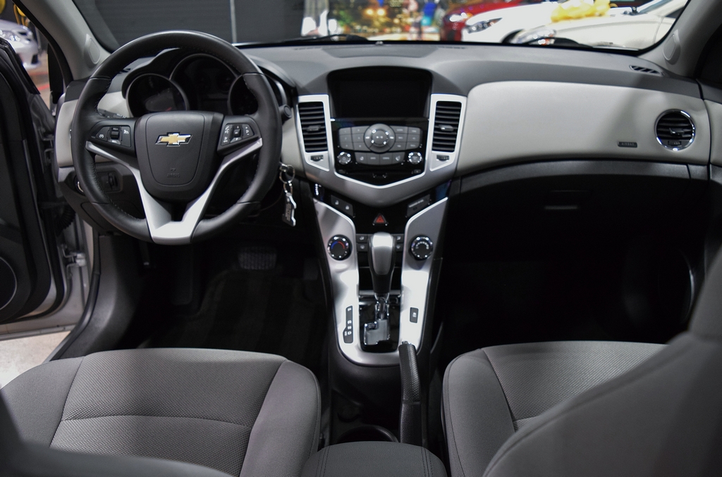 Used 2014 Chevrolet Cruze LT FWD image 24