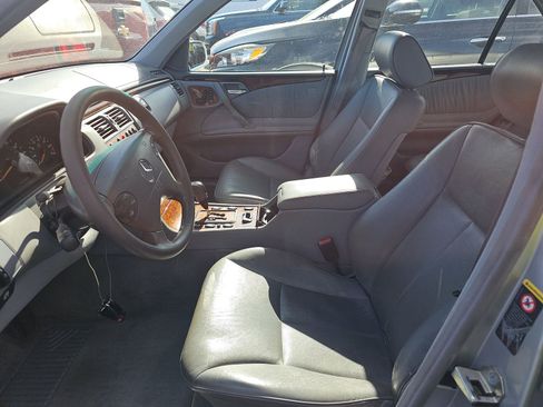 Used 2002 Mercedes-Benz E 320 image 4