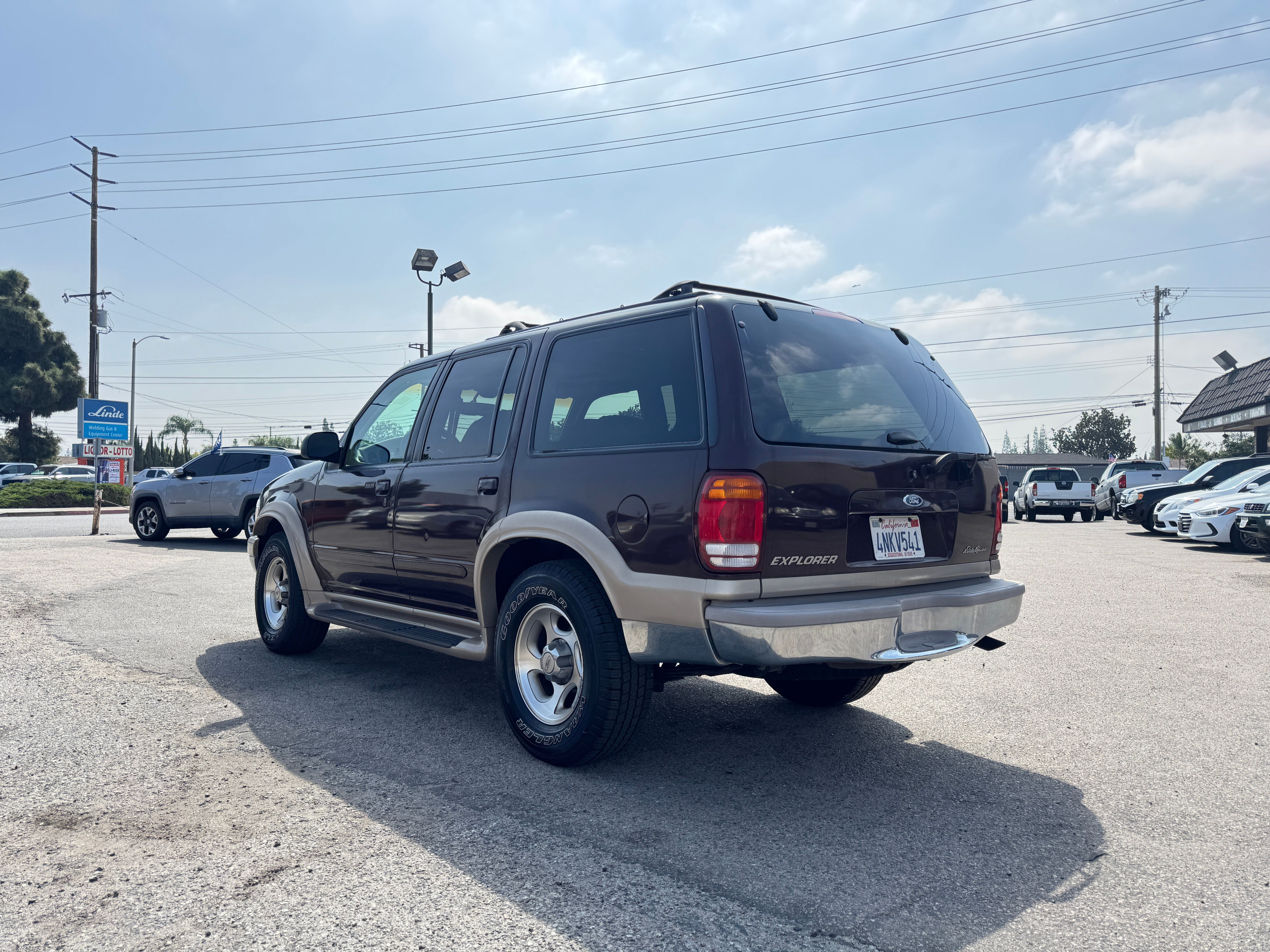 Used 2000 Ford Explorer 2WD Eddie Bauer image 5