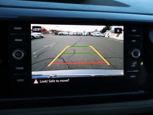 Used 2022 Volkswagen Taos SEL image 27