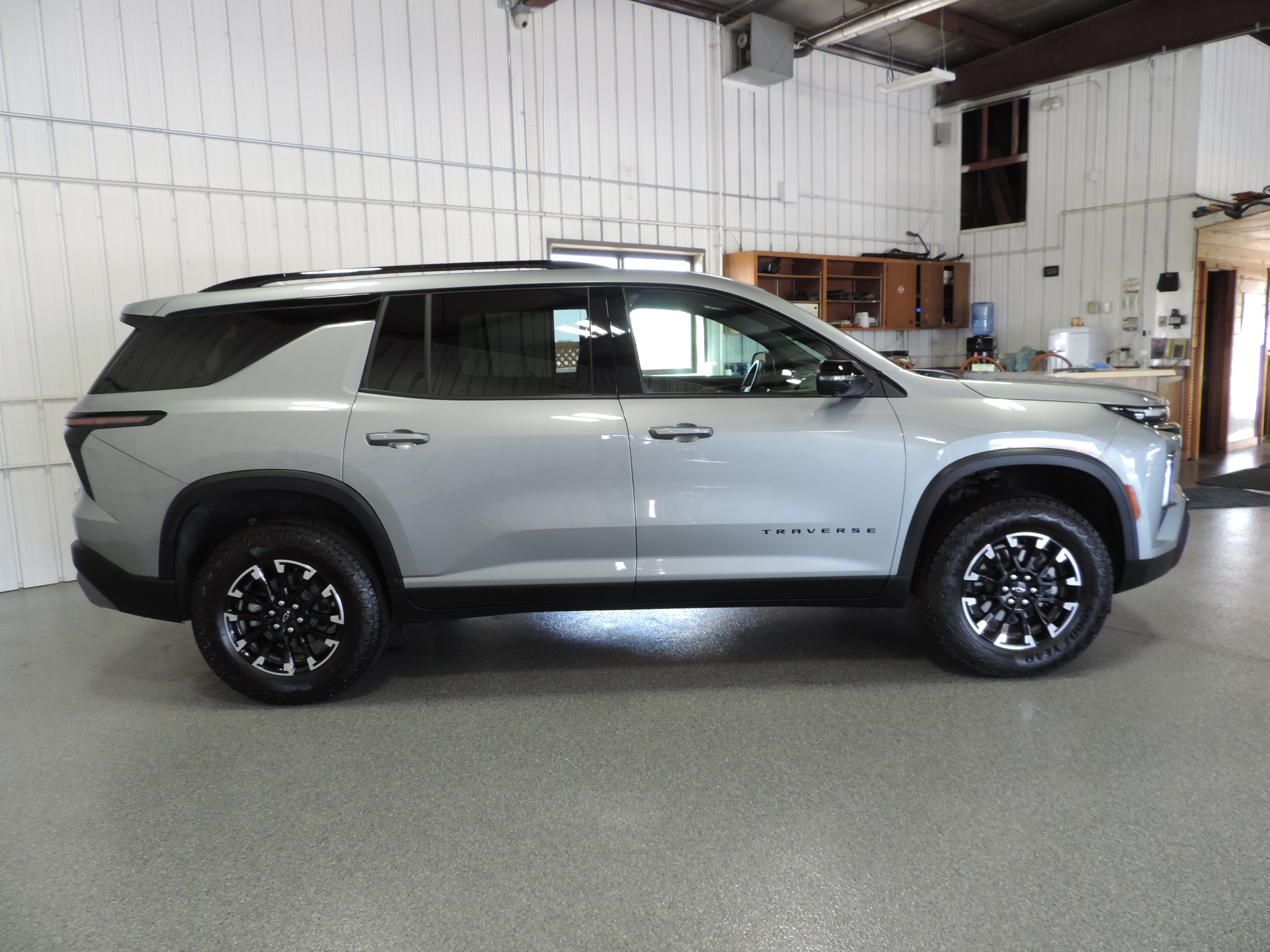 Used 2026 Chevrolet Traverse AWD Z71 image 12