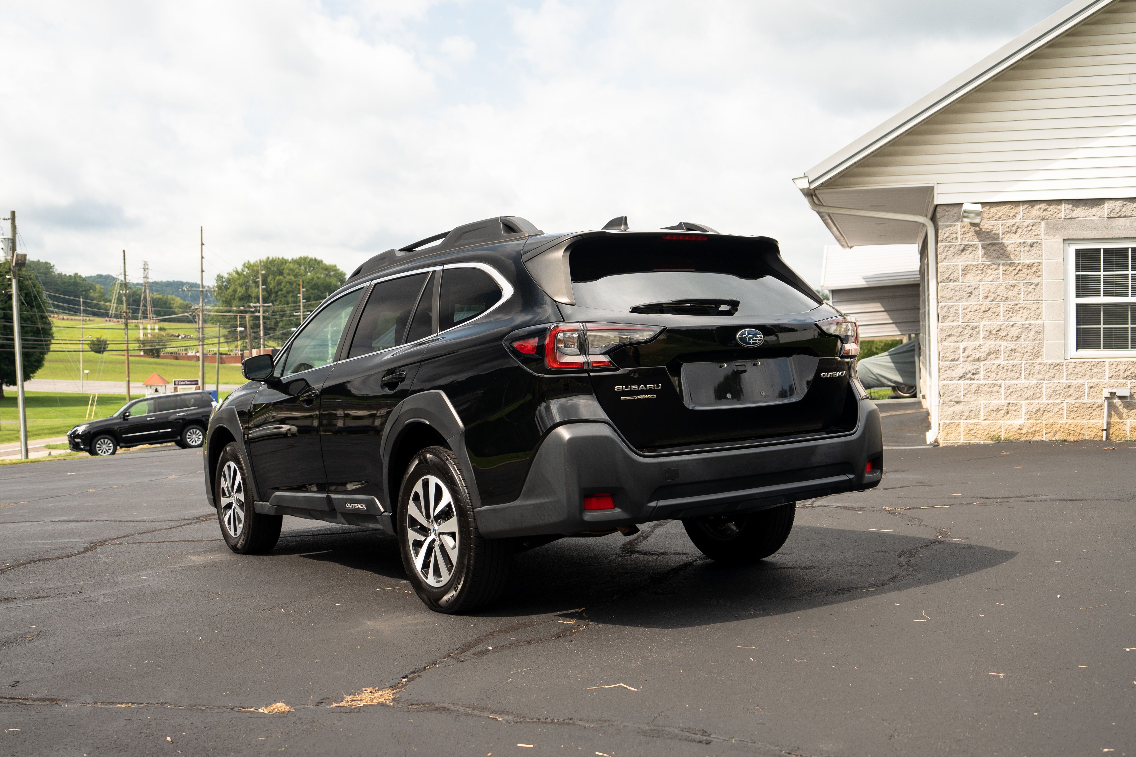 Used 2023 Subaru Outback Touring AWD/4WD image 7