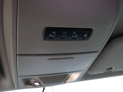 Used 2016 Chrysler Town & Country Touring image 35