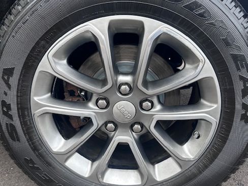 Used 2014 Jeep Grand Cherokee Limited image 10