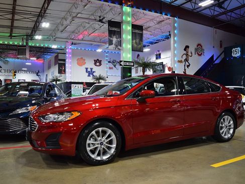 Used 2019 Ford Fusion SE FWD image 11