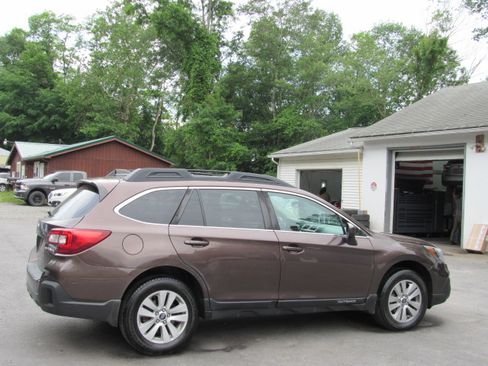 Used 2019 Subaru Outback 2.5i Premium AWD/4WD image 8