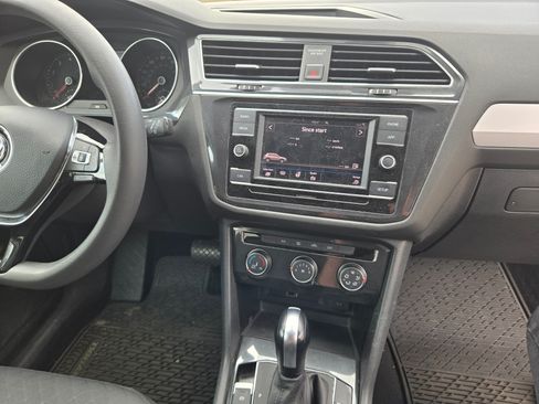 Used 2018 Volkswagen Tiguan S image 30