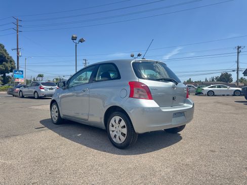 Used 2008 Toyota Yaris 2-Door Hatchback FWD image 5