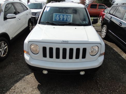 Used 2014 Jeep Patriot 4WD Sport image 2