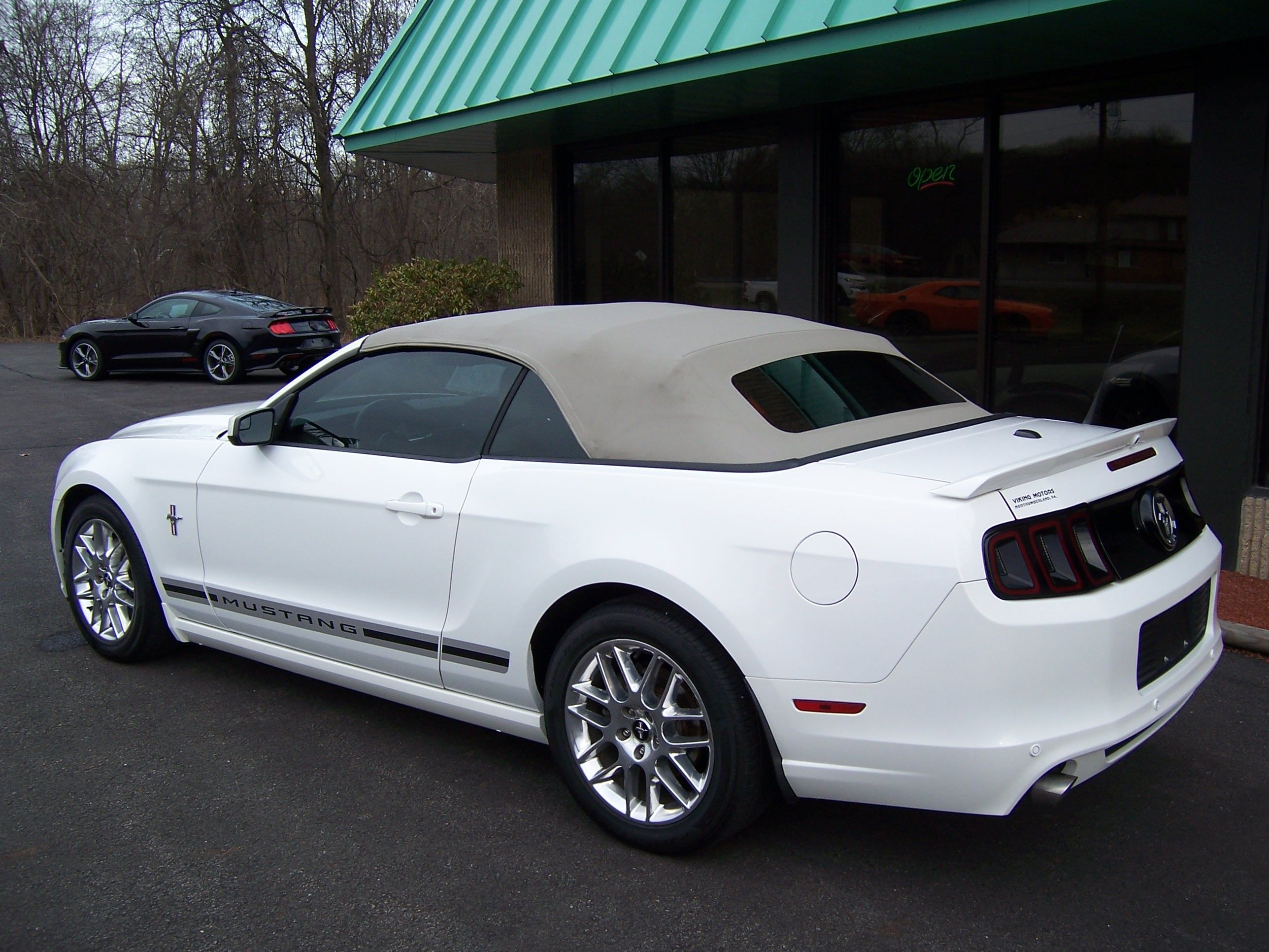 Used 2013 Ford Mustang Premium RWD image 4