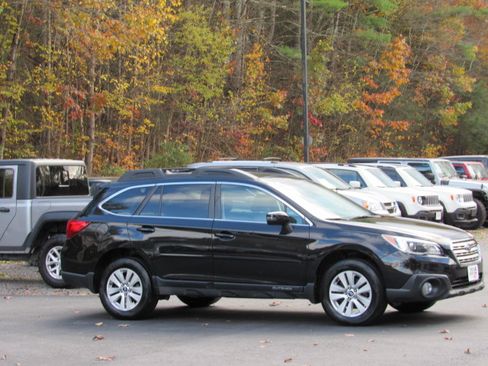 Used 2017 Subaru Outback 2.5i Premium image 16