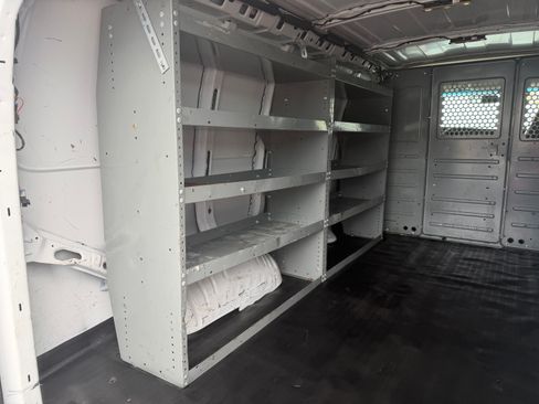 Used 2022 GMC Savana 2500 RWD image 8