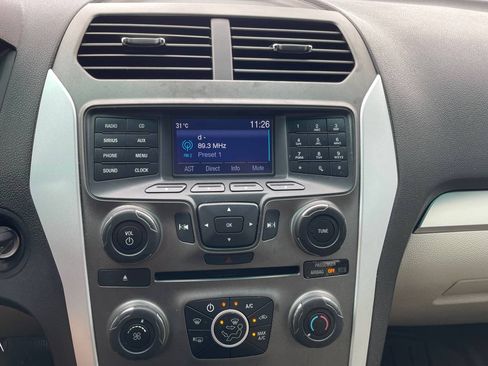 Used 2015 Ford Explorer XLT image 14