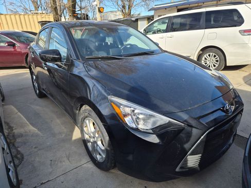 Used 2017 Toyota Yaris iA image 2