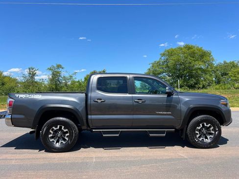 Used 2022 Toyota Tacoma TRD Off-Road image 5