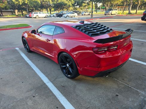 Used 2020 Chevrolet Camaro LT image 4