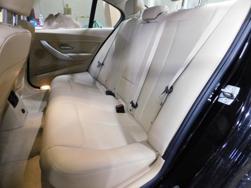 Used 2013 BMW 320i xDrive image 11