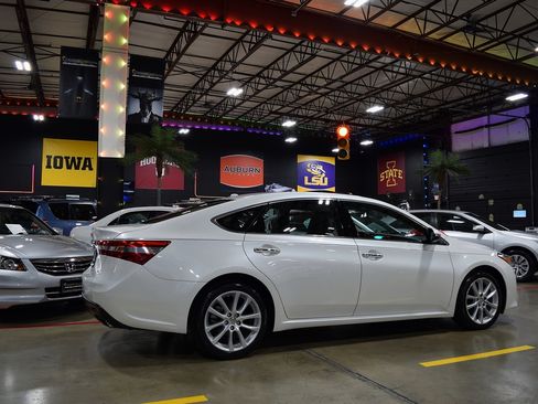 Used 2013 Toyota Avalon XLE Touring FWD image 8