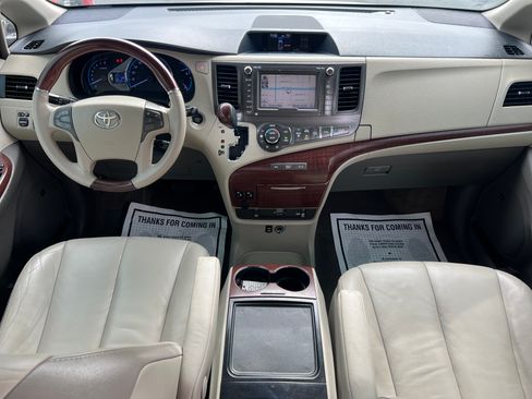 Used 2012 Toyota Sienna Limited image 3