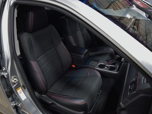 Used 2016 Toyota Camry SE image 21