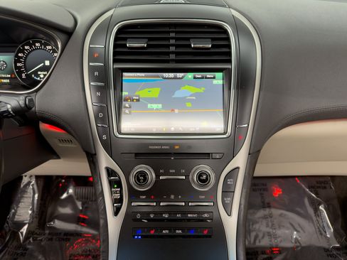 Used 2016 Lincoln MKX Reserve image 24