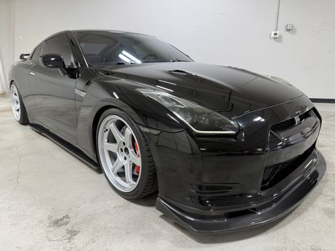 Used 2009 Nissan GT-R Premium AWD/4WD image 1