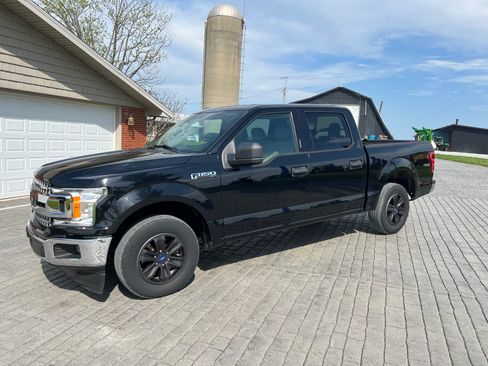 Used 2018 Ford F150 XLT image 2