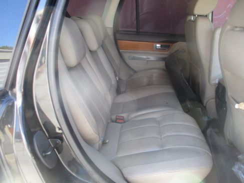 Used 2010 Land Rover Range Rover Sport HSE LUX image 9