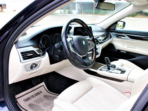 Used 2017 BMW 740i w/ Executive Package RWD image 10