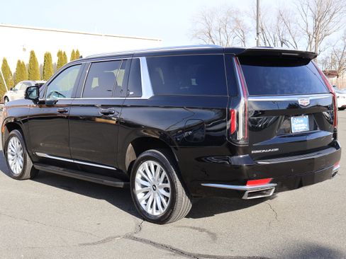Used 2024 Cadillac Escalade ESV Luxury image 6