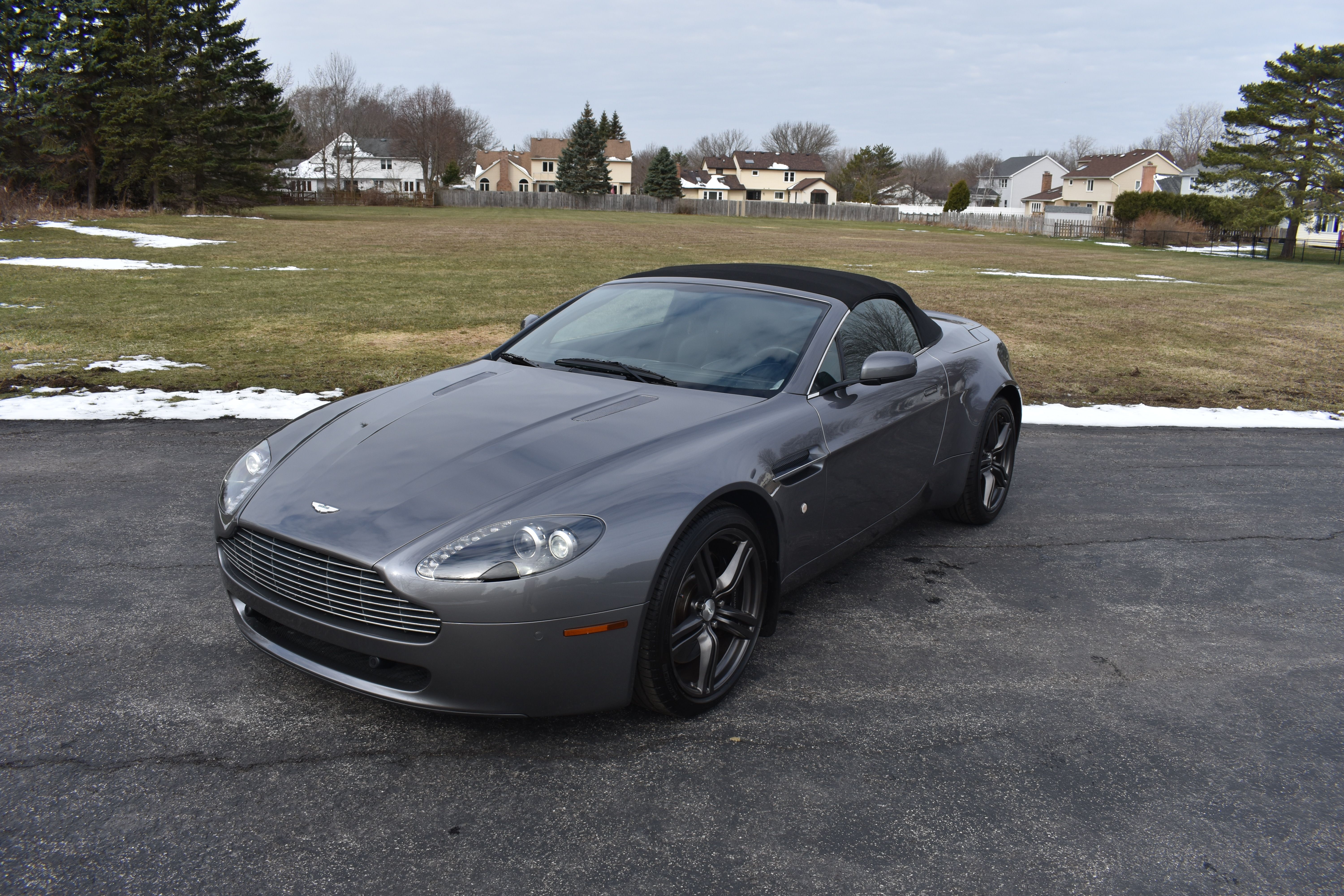 Used 2009 Aston Martin V8 Vantage Roadster RWD image 2