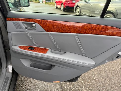 Used 2007 Toyota Avalon Limited image 29